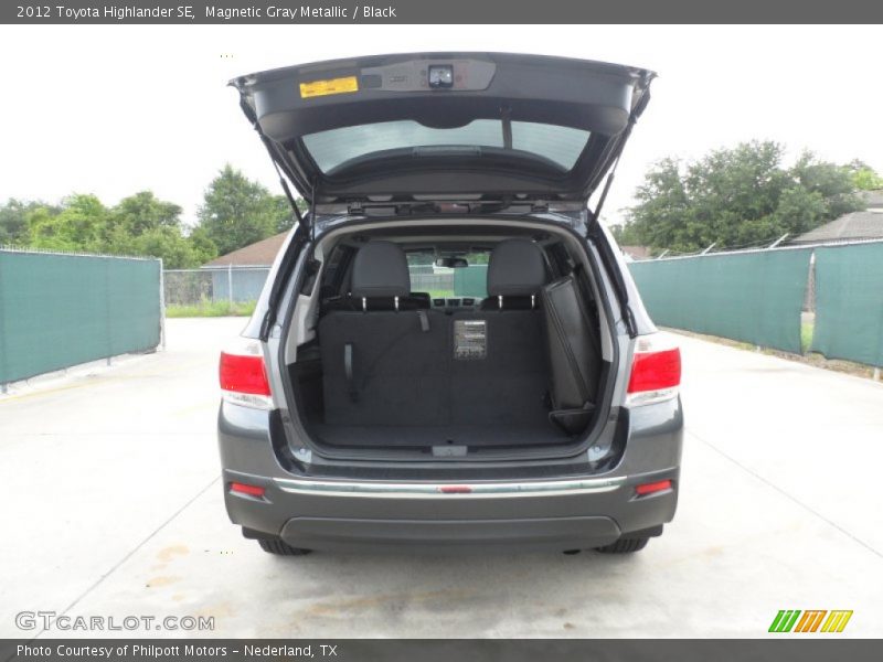 Magnetic Gray Metallic / Black 2012 Toyota Highlander SE