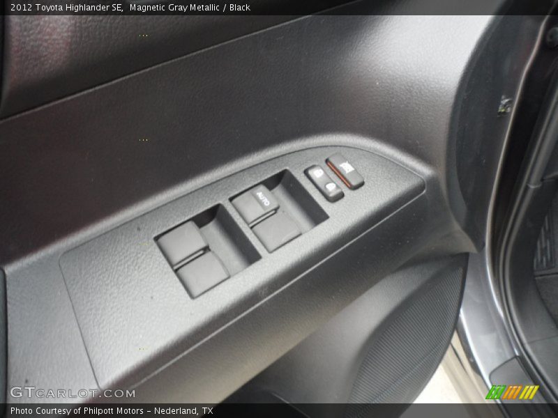 Magnetic Gray Metallic / Black 2012 Toyota Highlander SE