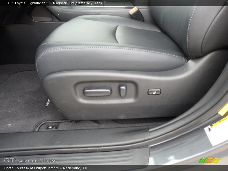 Magnetic Gray Metallic / Black 2012 Toyota Highlander SE