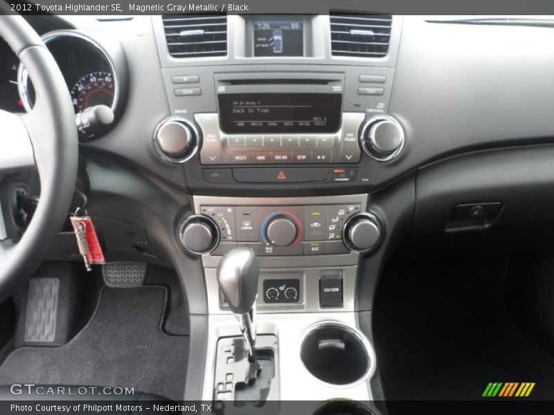 Magnetic Gray Metallic / Black 2012 Toyota Highlander SE