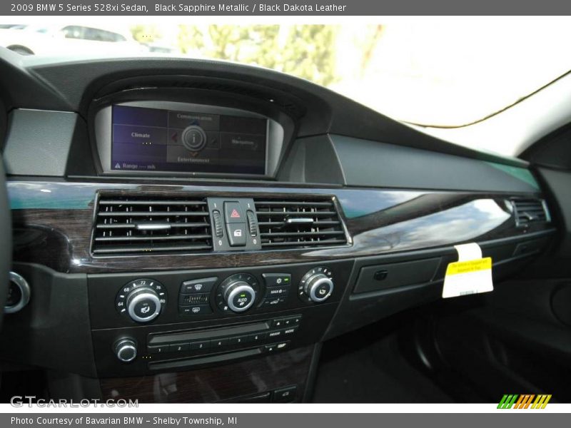 Black Sapphire Metallic / Black Dakota Leather 2009 BMW 5 Series 528xi Sedan