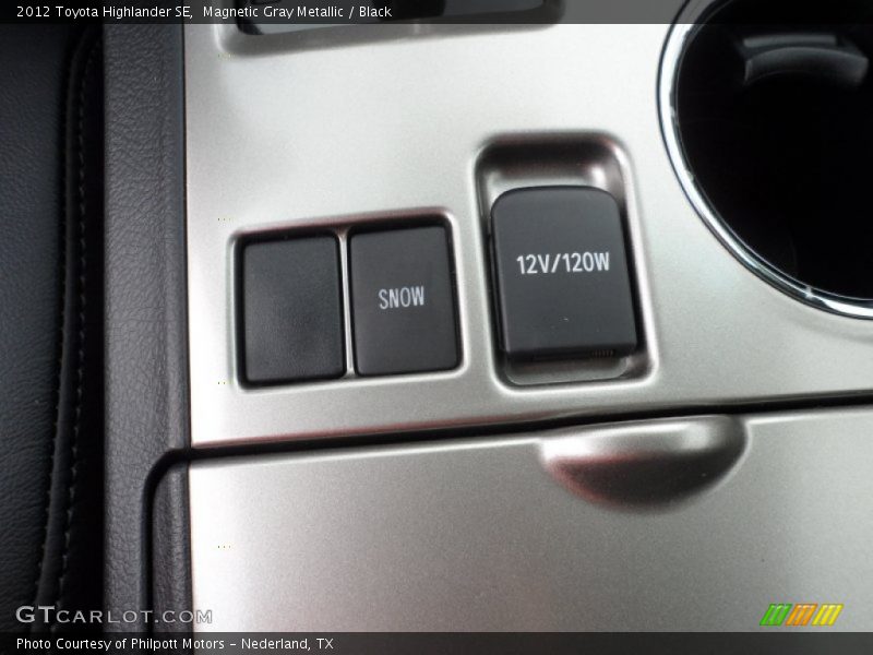 Magnetic Gray Metallic / Black 2012 Toyota Highlander SE