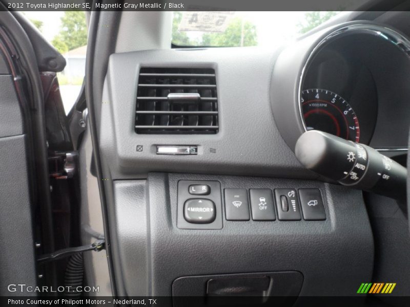 Magnetic Gray Metallic / Black 2012 Toyota Highlander SE