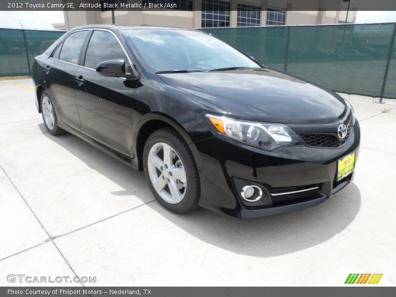 Front 3/4 View of 2012 Camry SE