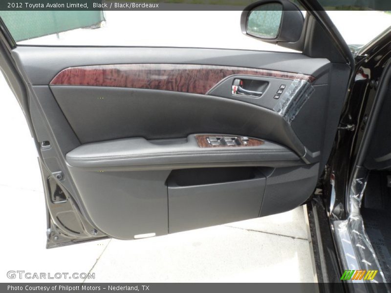 Black / Black/Bordeaux 2012 Toyota Avalon Limited