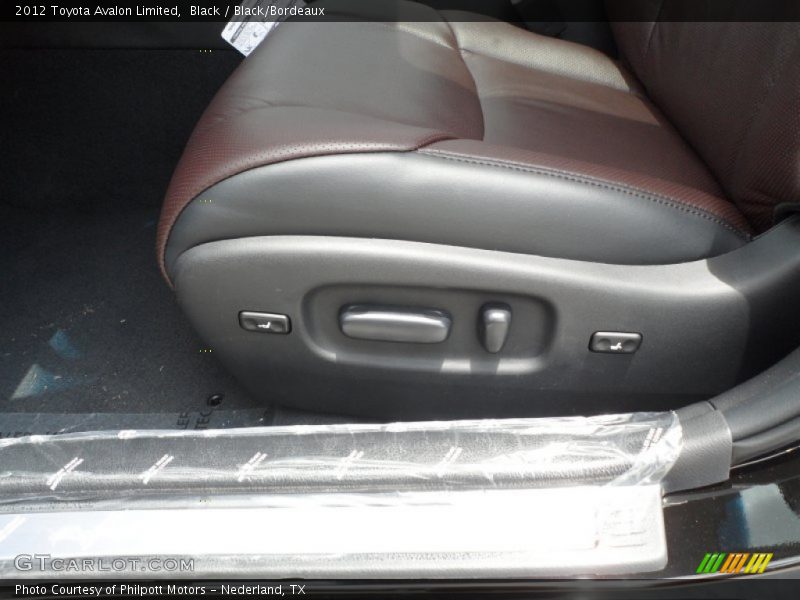 Black / Black/Bordeaux 2012 Toyota Avalon Limited