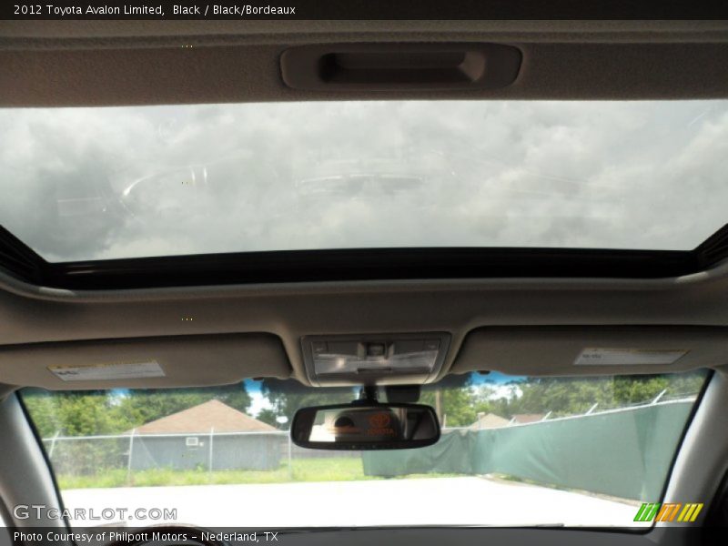 Black / Black/Bordeaux 2012 Toyota Avalon Limited