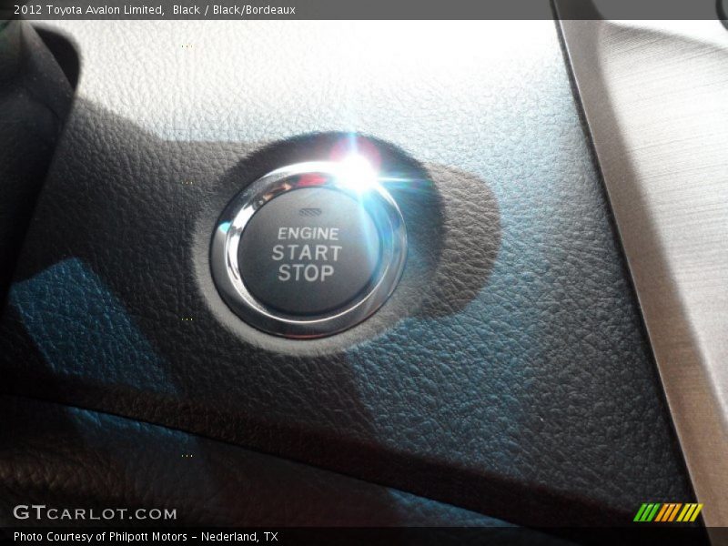 Black / Black/Bordeaux 2012 Toyota Avalon Limited