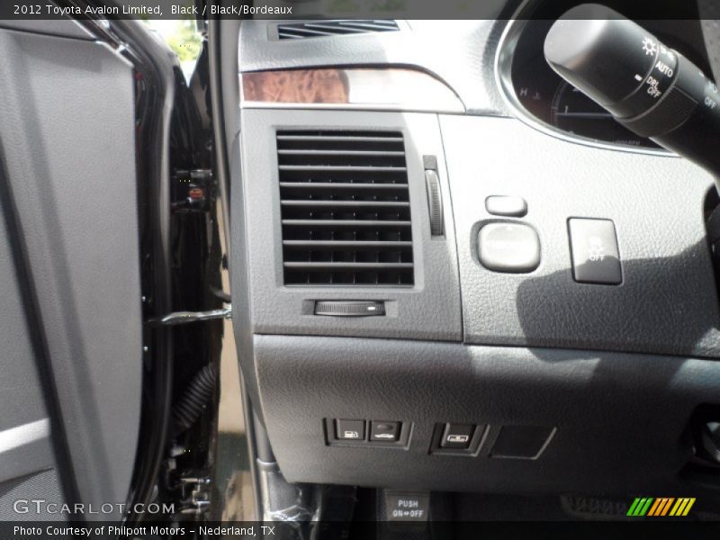 Black / Black/Bordeaux 2012 Toyota Avalon Limited
