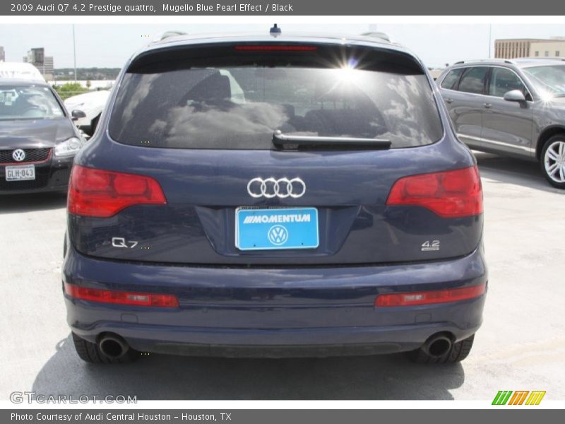 Mugello Blue Pearl Effect / Black 2009 Audi Q7 4.2 Prestige quattro