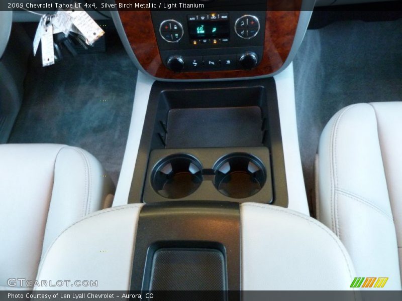 Silver Birch Metallic / Light Titanium 2009 Chevrolet Tahoe LT 4x4