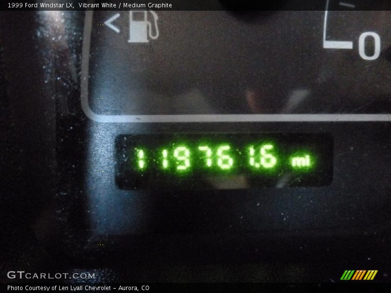 Vibrant White / Medium Graphite 1999 Ford Windstar LX