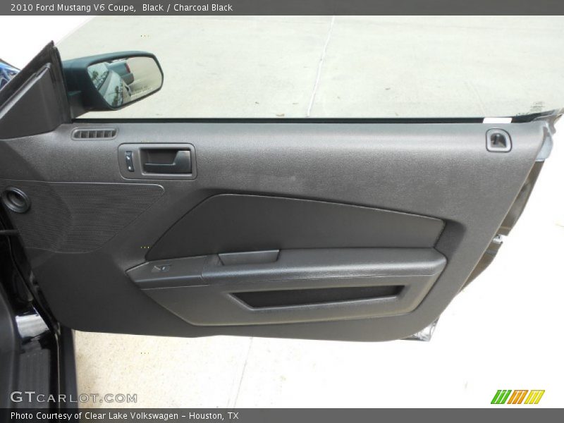 Door Panel of 2010 Mustang V6 Coupe