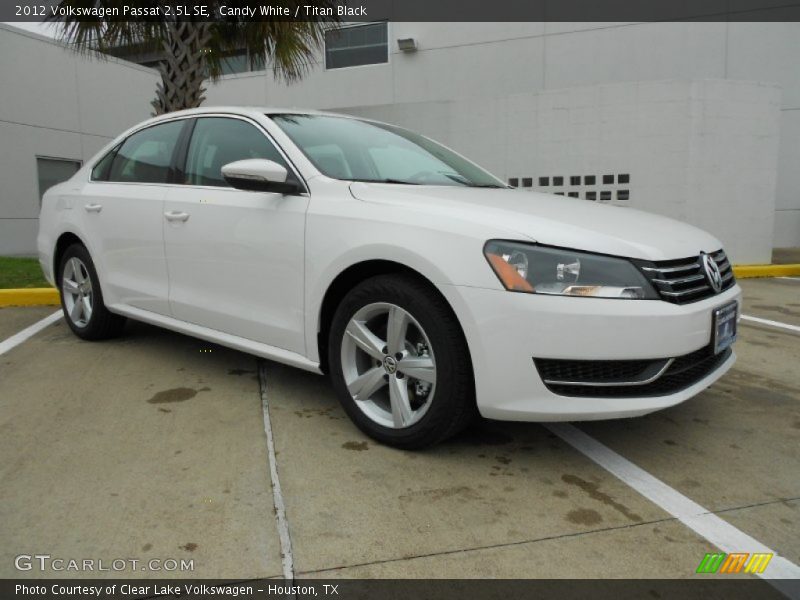 Candy White / Titan Black 2012 Volkswagen Passat 2.5L SE