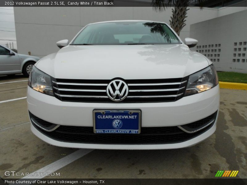 Candy White / Titan Black 2012 Volkswagen Passat 2.5L SE