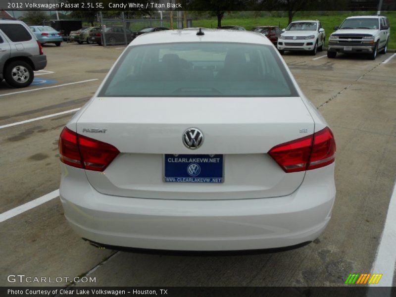 Candy White / Titan Black 2012 Volkswagen Passat 2.5L SE