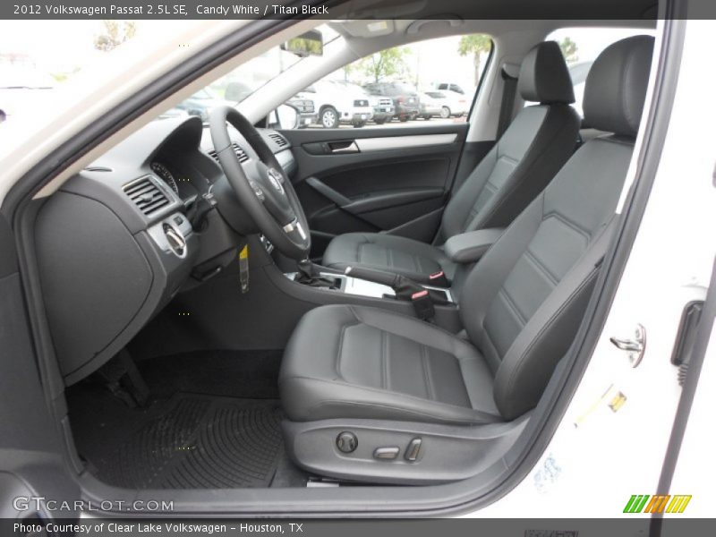 Candy White / Titan Black 2012 Volkswagen Passat 2.5L SE
