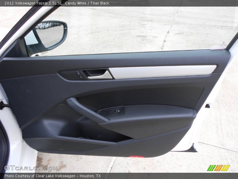 Candy White / Titan Black 2012 Volkswagen Passat 2.5L SE