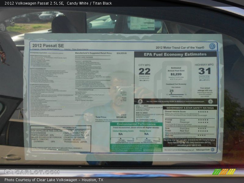 Candy White / Titan Black 2012 Volkswagen Passat 2.5L SE