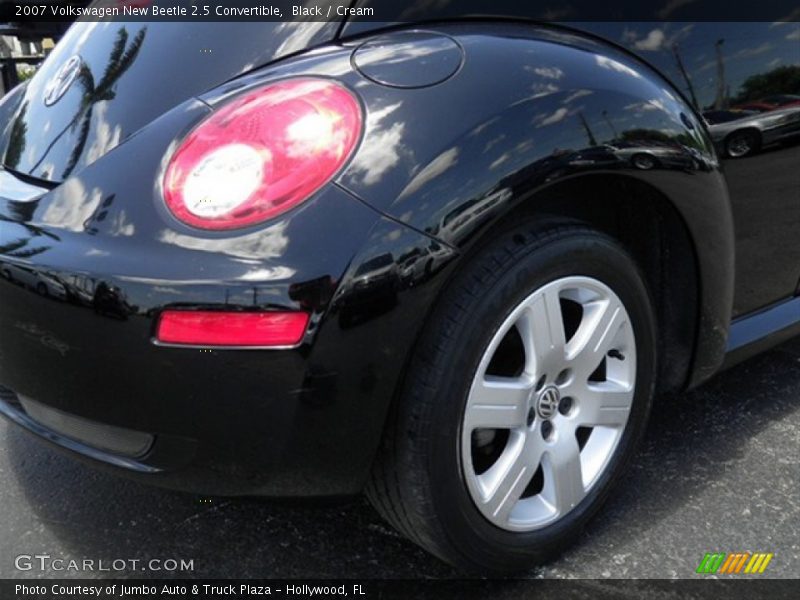 Black / Cream 2007 Volkswagen New Beetle 2.5 Convertible