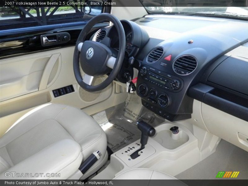 Black / Cream 2007 Volkswagen New Beetle 2.5 Convertible