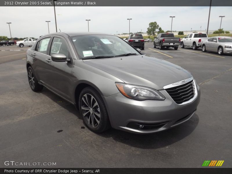 Front 3/4 View of 2012 200 S Sedan