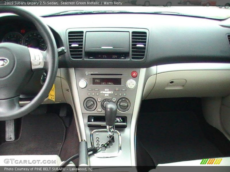 Seacrest Green Metallic / Warm Ivory 2009 Subaru Legacy 2.5i Sedan