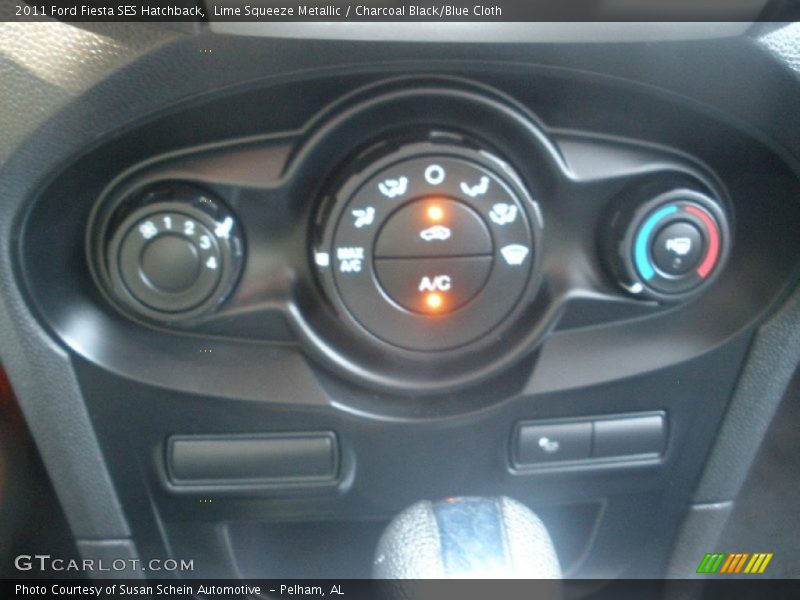 Lime Squeeze Metallic / Charcoal Black/Blue Cloth 2011 Ford Fiesta SES Hatchback