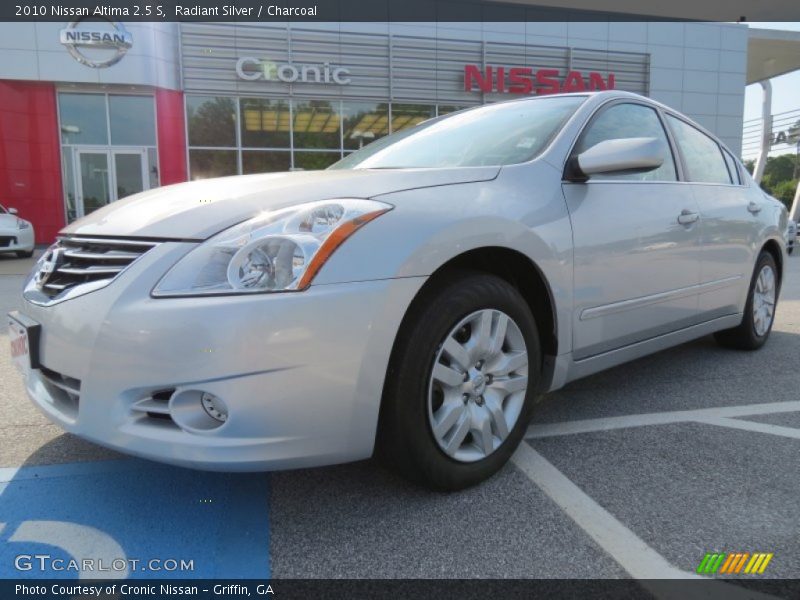 Radiant Silver / Charcoal 2010 Nissan Altima 2.5 S