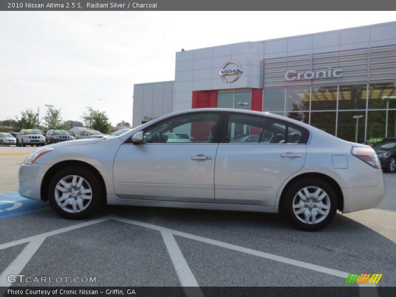 Radiant Silver / Charcoal 2010 Nissan Altima 2.5 S