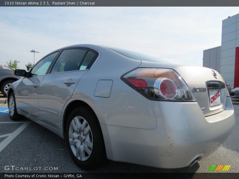 Radiant Silver / Charcoal 2010 Nissan Altima 2.5 S