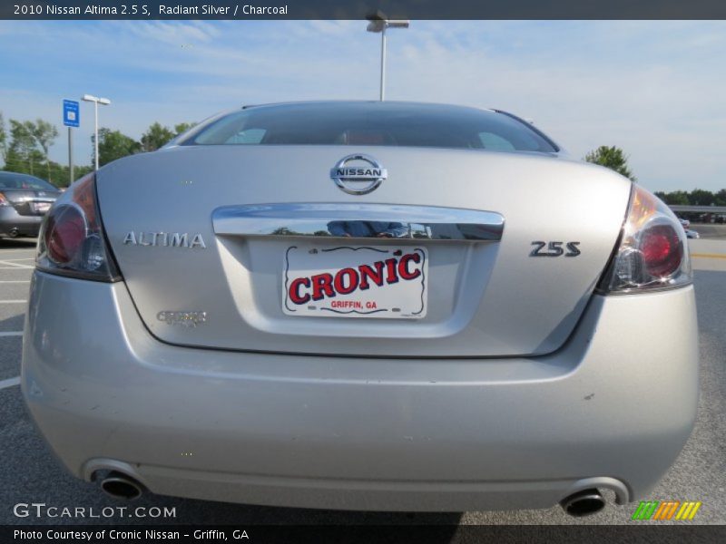 Radiant Silver / Charcoal 2010 Nissan Altima 2.5 S