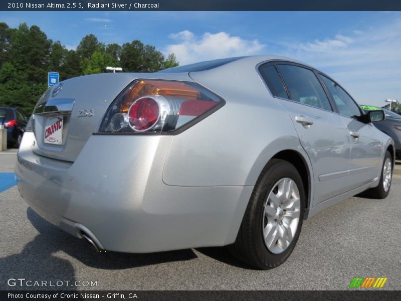 Radiant Silver / Charcoal 2010 Nissan Altima 2.5 S