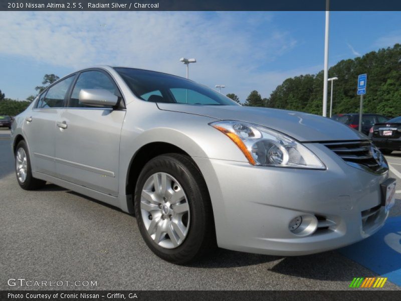 Radiant Silver / Charcoal 2010 Nissan Altima 2.5 S