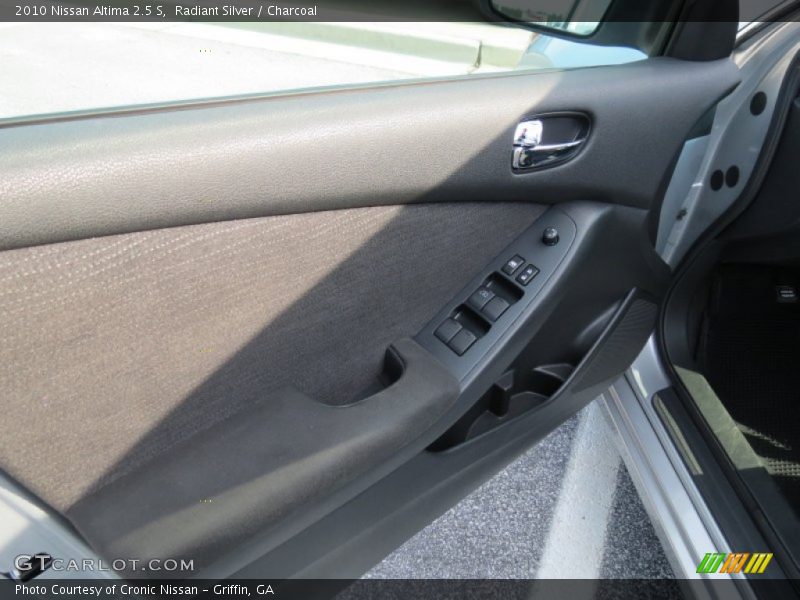 Radiant Silver / Charcoal 2010 Nissan Altima 2.5 S