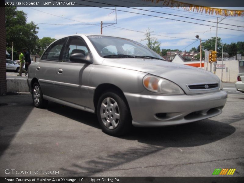 Light Silver / Gray 2001 Kia Rio Sedan