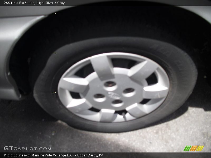 Light Silver / Gray 2001 Kia Rio Sedan
