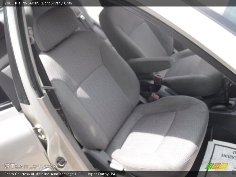 Light Silver / Gray 2001 Kia Rio Sedan