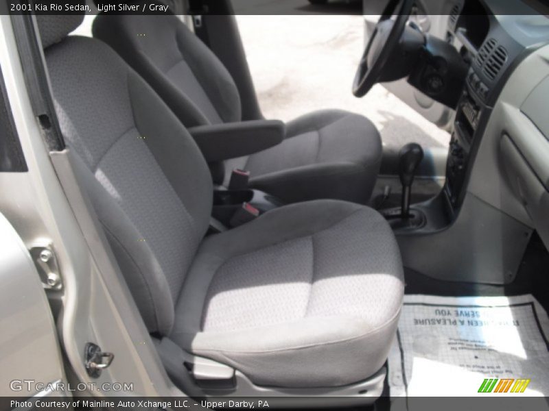 Light Silver / Gray 2001 Kia Rio Sedan
