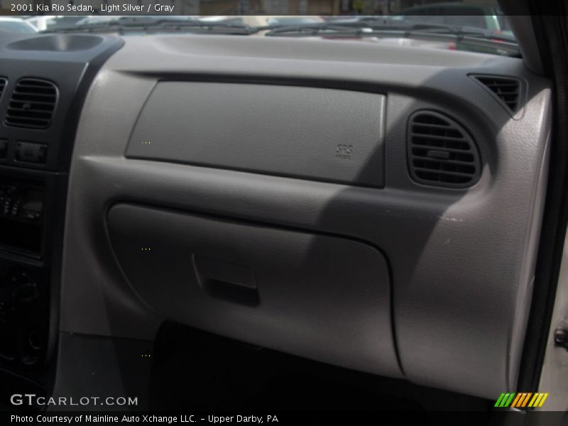 Light Silver / Gray 2001 Kia Rio Sedan
