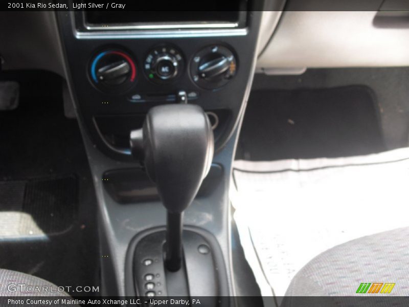 Light Silver / Gray 2001 Kia Rio Sedan