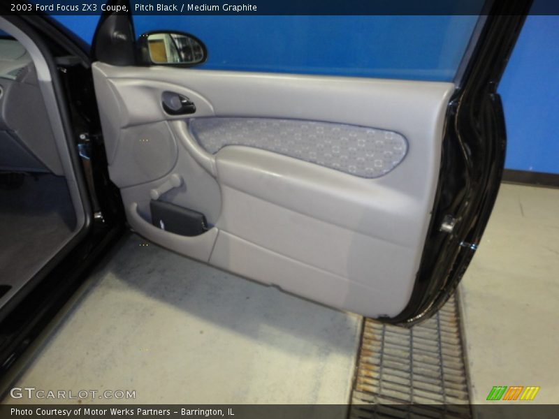 Pitch Black / Medium Graphite 2003 Ford Focus ZX3 Coupe