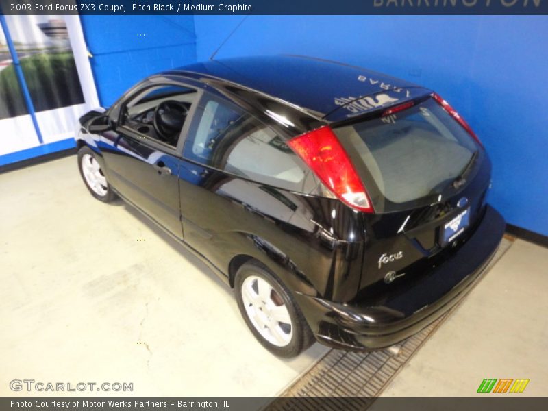 Pitch Black / Medium Graphite 2003 Ford Focus ZX3 Coupe
