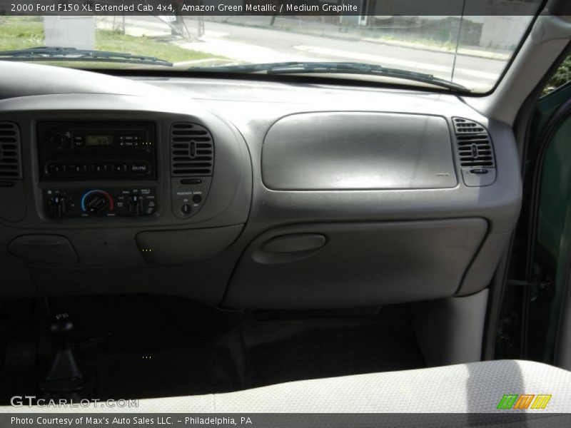 Amazon Green Metallic / Medium Graphite 2000 Ford F150 XL Extended Cab 4x4