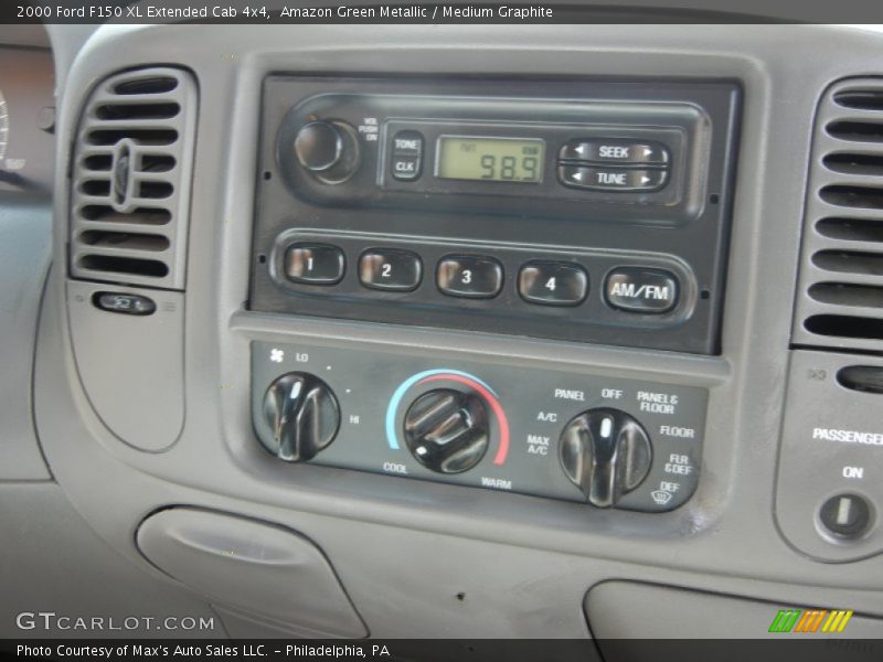 Controls of 2000 F150 XL Extended Cab 4x4