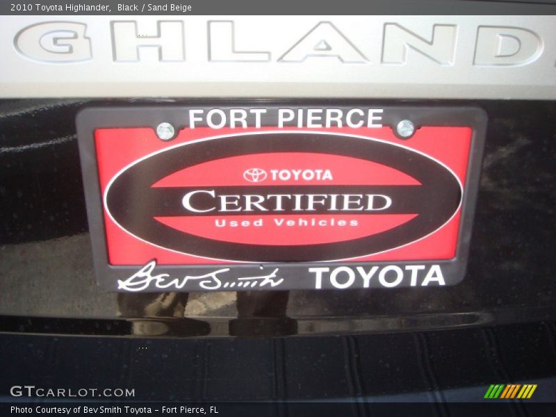 Black / Sand Beige 2010 Toyota Highlander