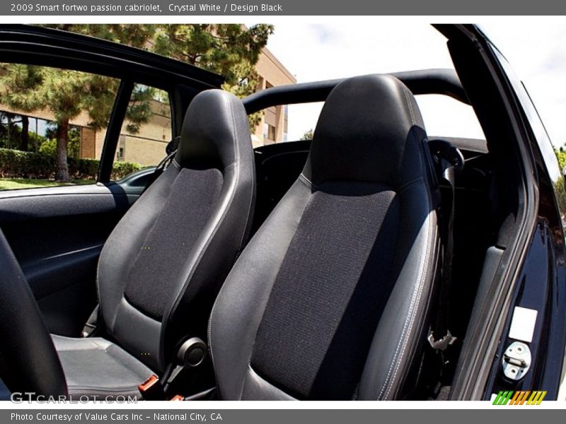 Crystal White / Design Black 2009 Smart fortwo passion cabriolet