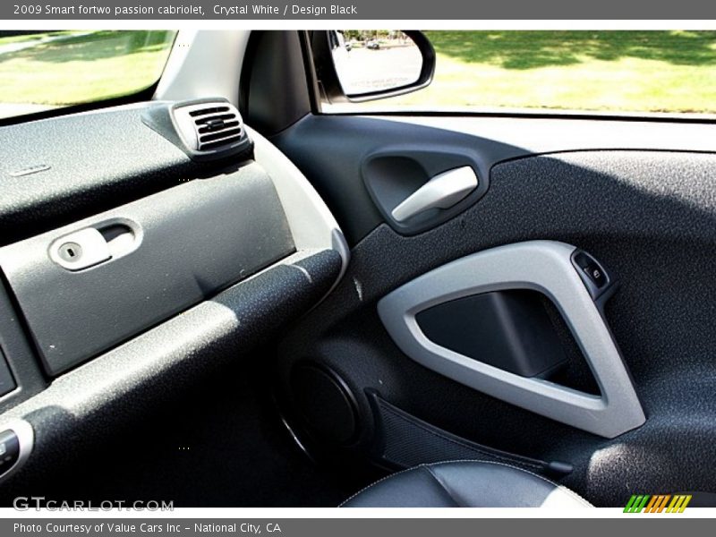 Crystal White / Design Black 2009 Smart fortwo passion cabriolet