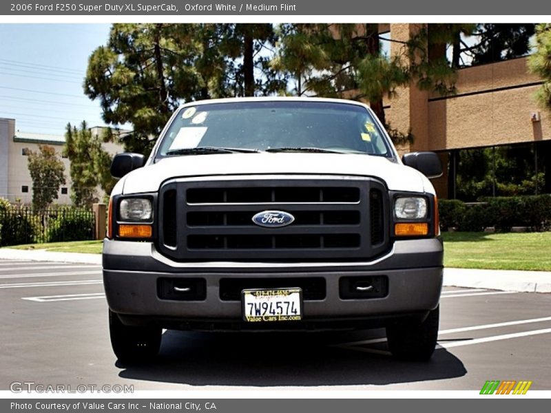 Oxford White / Medium Flint 2006 Ford F250 Super Duty XL SuperCab