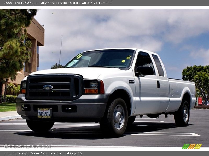 Oxford White / Medium Flint 2006 Ford F250 Super Duty XL SuperCab